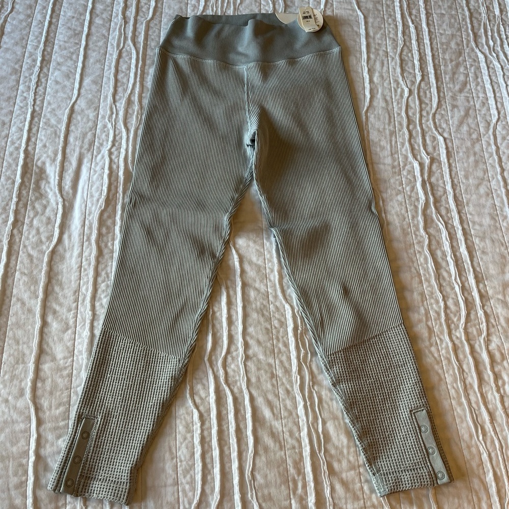 Woman's aerie leggings size M